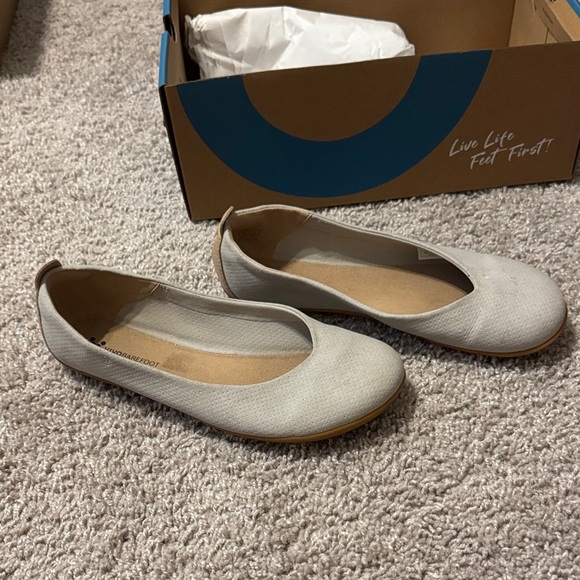 Vivobarefoot Women's Light Gray Flats - Picture 4 of 4